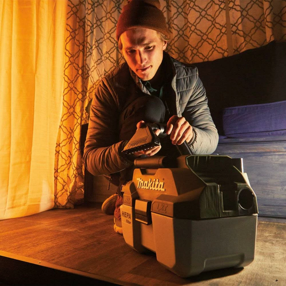 Makita Outdoor Adventure 18V LXT Brushless Wet Dry Vacuum 4 Makita Outdoor Adventure 18V LXT Brushless Wet Dry Vacuum - Image 2