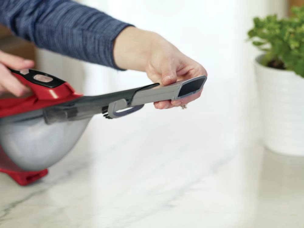 Black And Decker DUSTBUSTER Hand Vacuum Chili Red 9 Black And Decker DUSTBUSTER Hand Vacuum Chili Red - Image 7