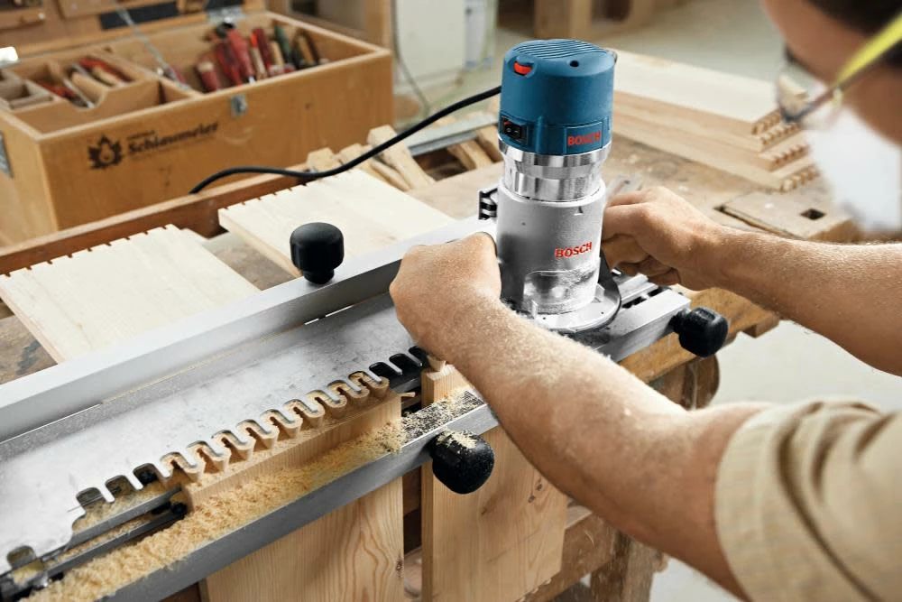 Bosch 2.25 HP Plunge And Fixed-Base Router Kit 8 Bosch 2.25 HP Plunge And Fixed-Base Router Kit - Image 6