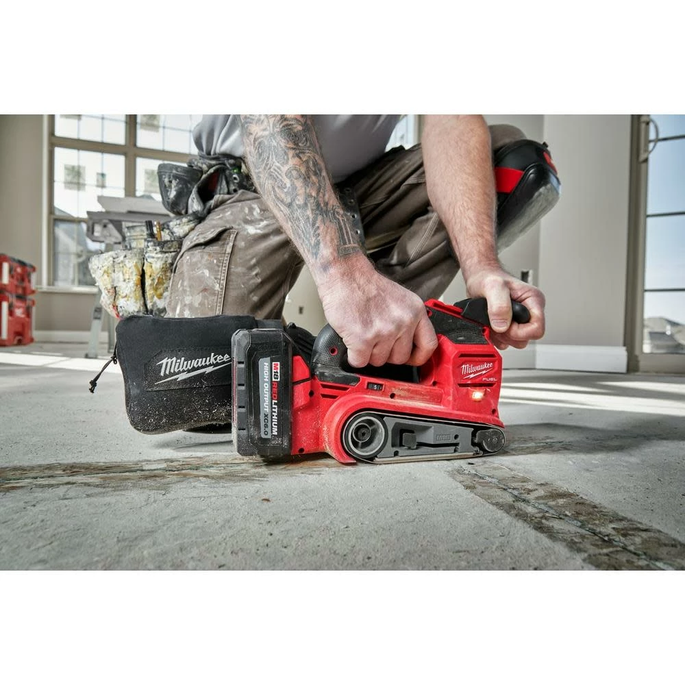 Milwaukee M18 FUEL 3"x18" Belt Sander 13 Milwaukee M18 FUEL 3"x18" Belt Sander - Image 11