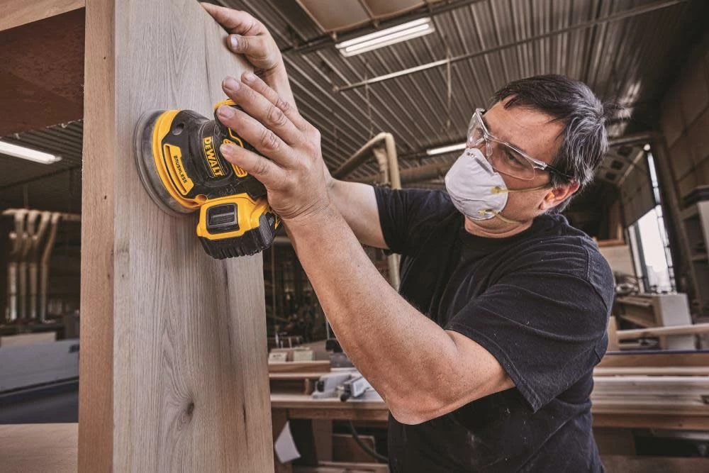 DEWALT 20 V MAX* Brushless 5-in Random Orbit Sander (Bare Tool) 7 DEWALT 20 V MAX* Brushless 5-in Random Orbit Sander (Bare Tool) - Image 5