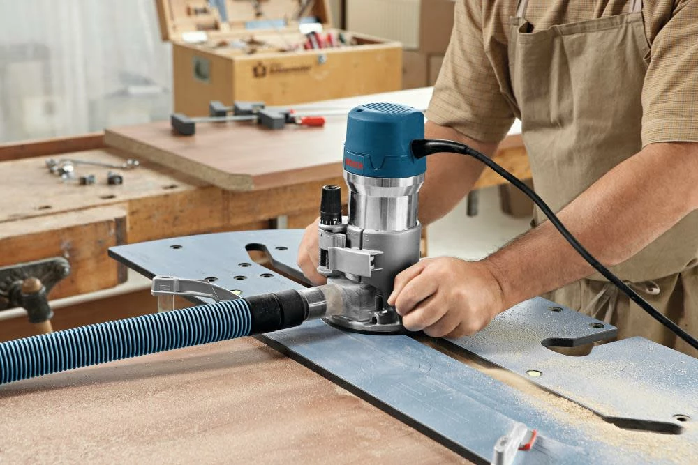 Bosch 2.25 HP Plunge And Fixed-Base Router Kit 6 Bosch 2.25 HP Plunge And Fixed-Base Router Kit - Image 4