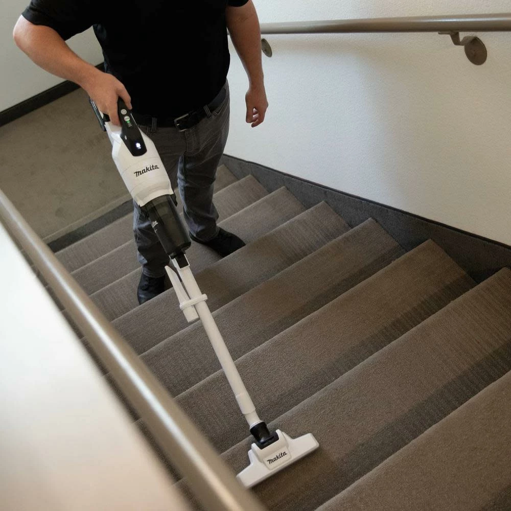 Makita 40V Max XGT Cyclonic HEPA Compact Stick Vacuum Kit 5 Makita 40V Max XGT Cyclonic HEPA Compact Stick Vacuum Kit - Image 3